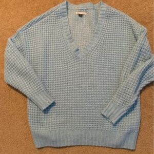 American Eagle V-Neck Shaker